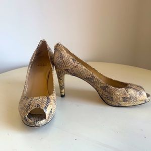 Stuart Weitzman Snakeskin Embossed Leather Peep Toe Pump Heels